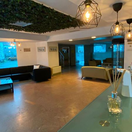 Hotel Mojo Bucureşti Ngoại thất bức ảnh
