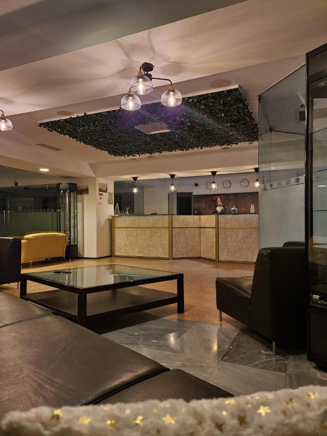 Hotel Mojo Bucureşti Ngoại thất bức ảnh