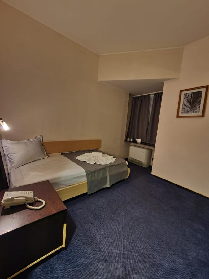 Hotel Mojo Bucureşti Ngoại thất bức ảnh