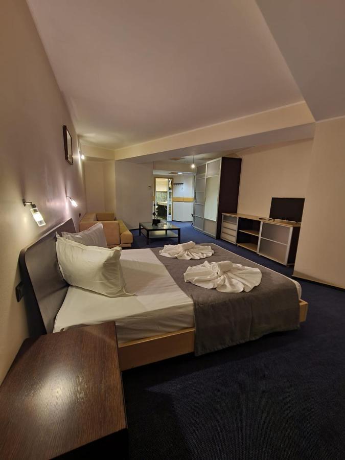 Hotel Mojo Bucureşti Ngoại thất bức ảnh