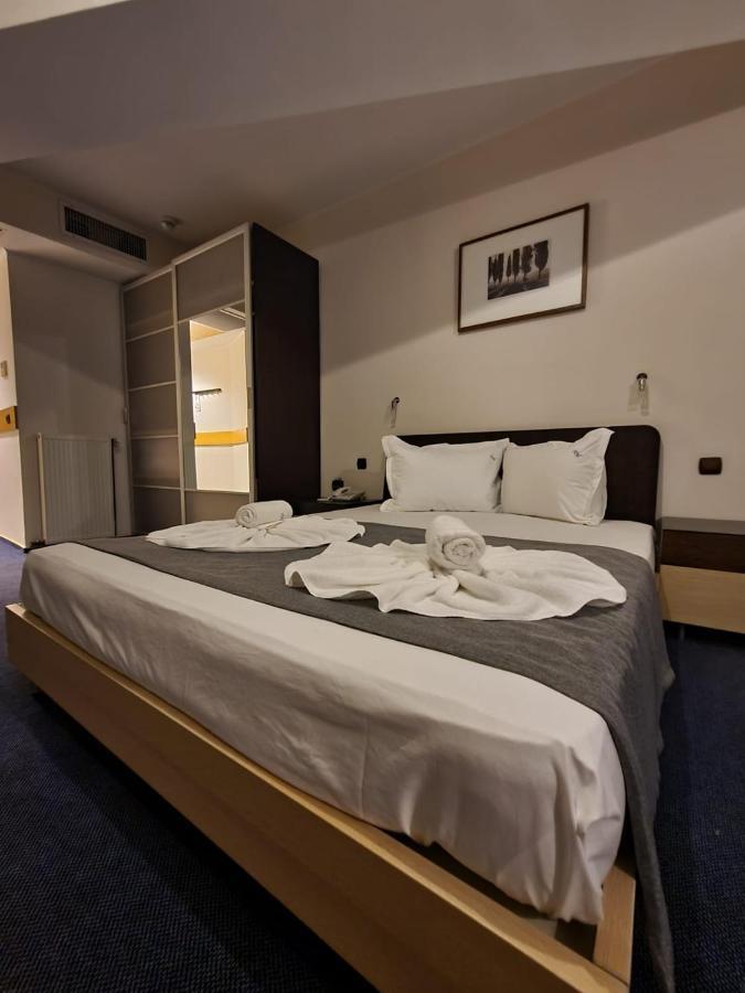 Hotel Mojo Bucureşti Ngoại thất bức ảnh