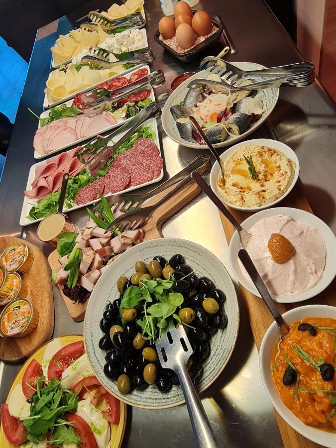 Hotel Mojo Bucureşti Ngoại thất bức ảnh