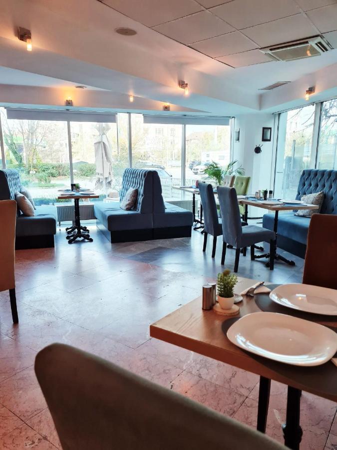 Hotel Mojo Bucureşti Ngoại thất bức ảnh