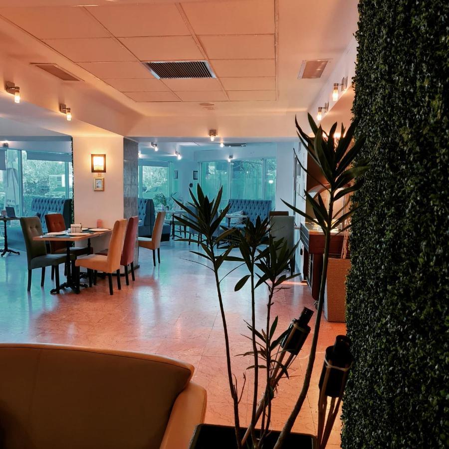 Hotel Mojo Bucureşti Ngoại thất bức ảnh