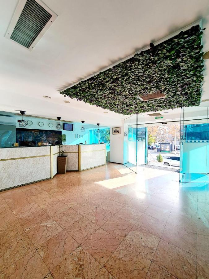 Hotel Mojo Bucureşti Ngoại thất bức ảnh