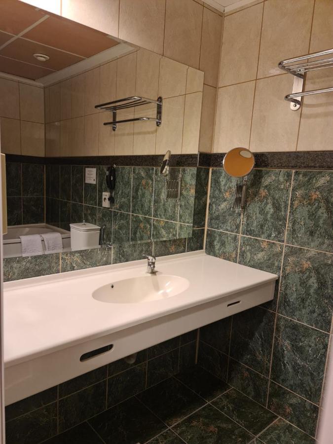 Hotel Mojo Bucureşti Ngoại thất bức ảnh