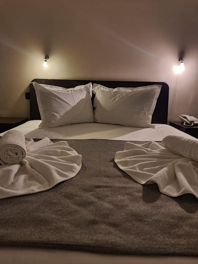 Hotel Mojo Bucureşti Ngoại thất bức ảnh