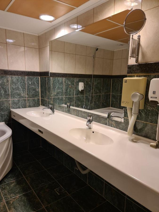 Hotel Mojo Bucureşti Ngoại thất bức ảnh