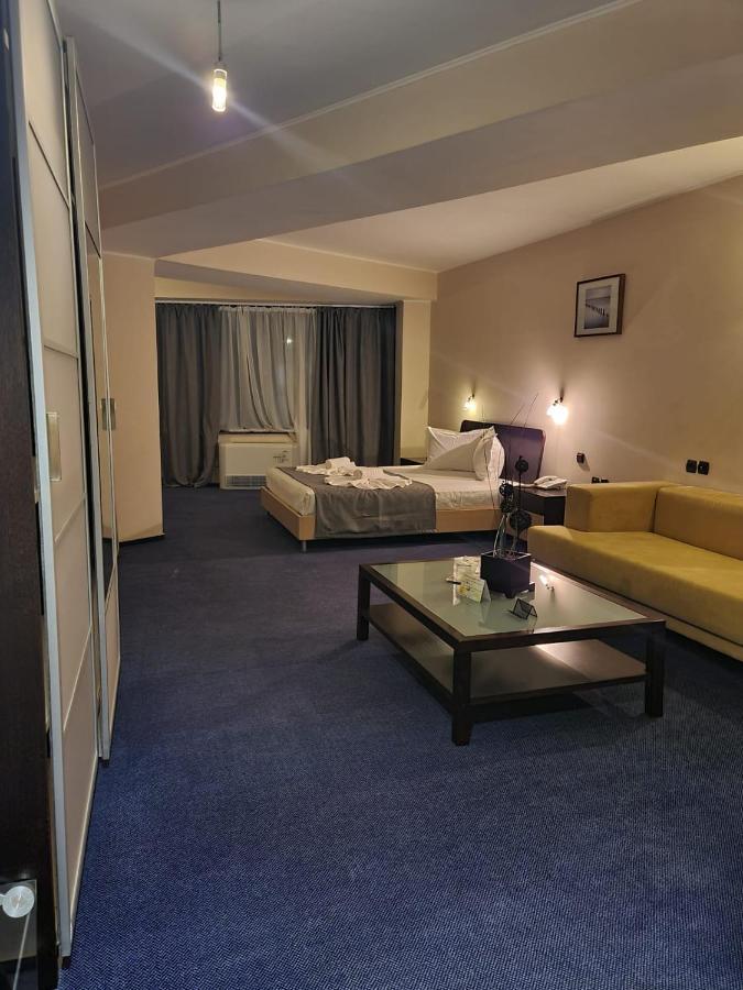 Hotel Mojo Bucureşti Ngoại thất bức ảnh