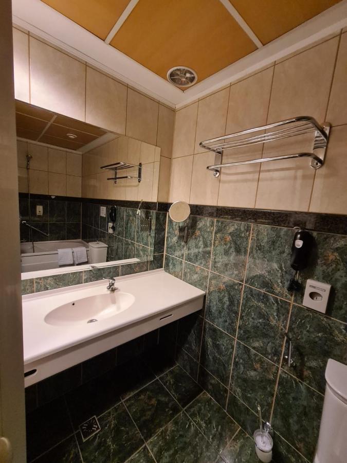Hotel Mojo Bucureşti Ngoại thất bức ảnh
